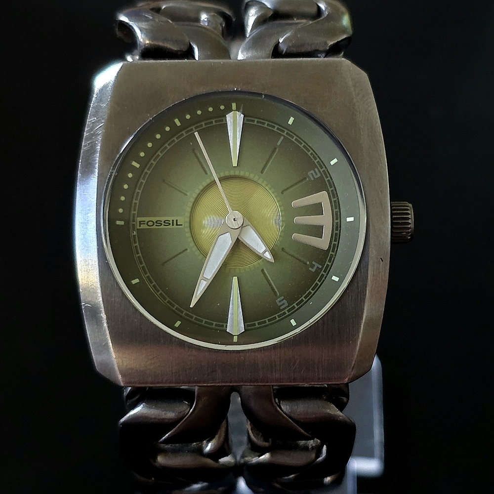 RARE VTG Fossil 36mm Watch Green Dial Gunmetal Chain Bracelet JR-9276 Runs FLAW